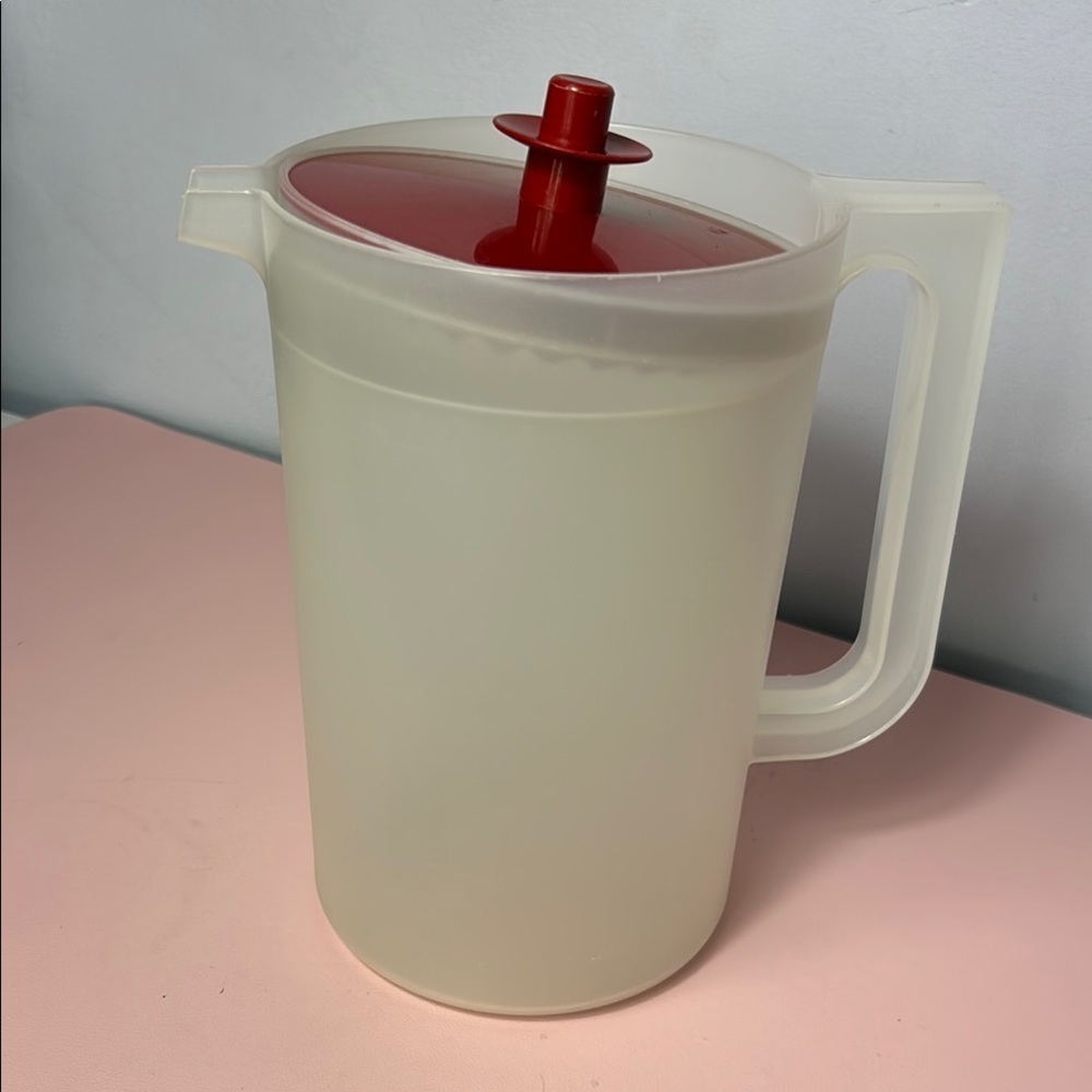 Tupperware Classic Pitcher